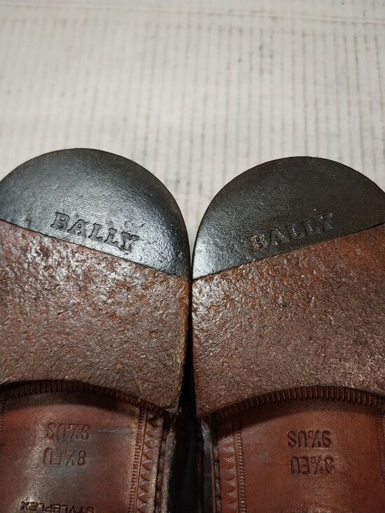 BALLY men\'s (SAVE $1100) size 9.5 EEE brown Oxford. main image 11